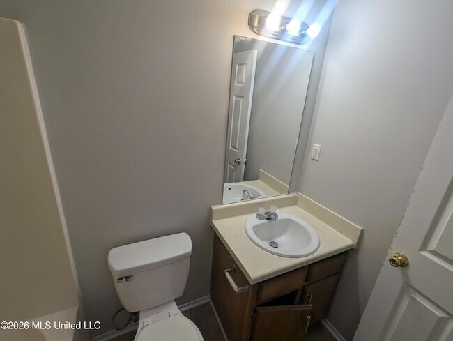 Building Photo - 904 Acorn Cove