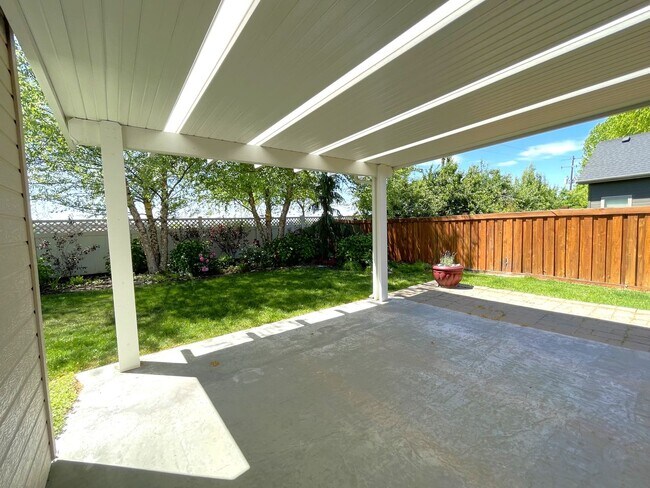 Building Photo - Gorgeous 4 bed 3 bath home in Meridian, ju...