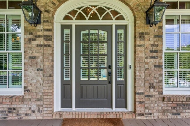 Building Photo - 1363 Sylvan Cir NE