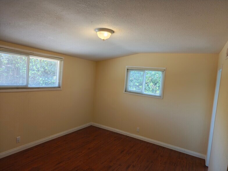 Building Photo - 2880 Santez Dr