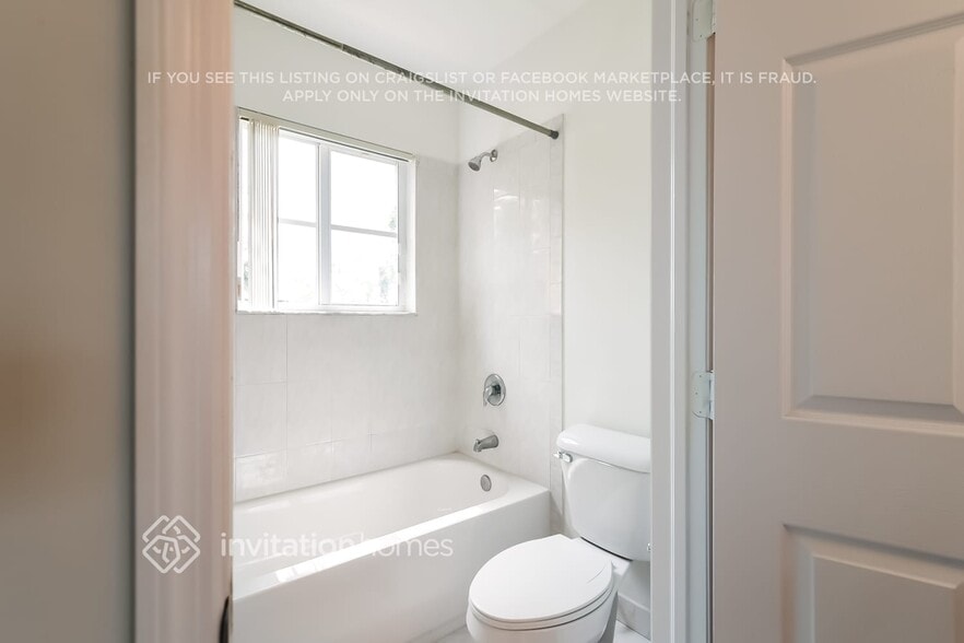 Building Photo - 1823 SW 89th Terrace