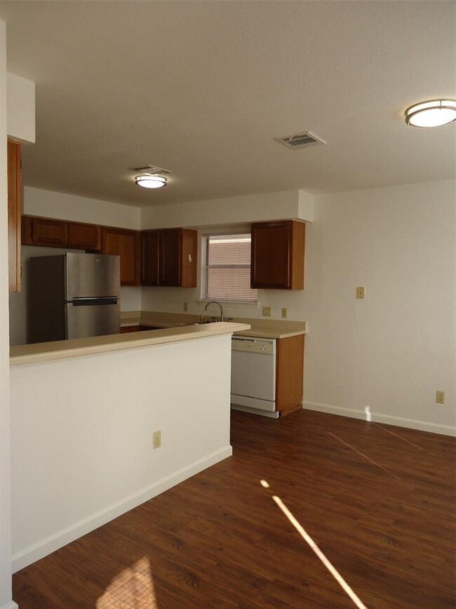 Building Photo - 811 Crieff Cross Dr