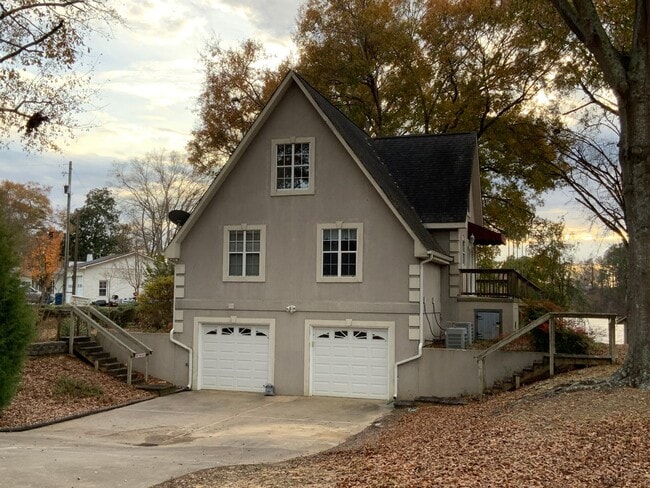 Building Photo - Coolant River Water Front 4 Bedrooms / 2 F...