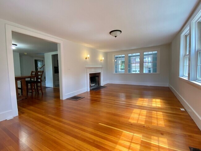 Building Photo - 97 Edgebrook Rd
