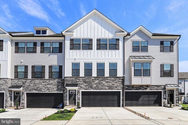 Building Photo - 385 Ensemble Wy