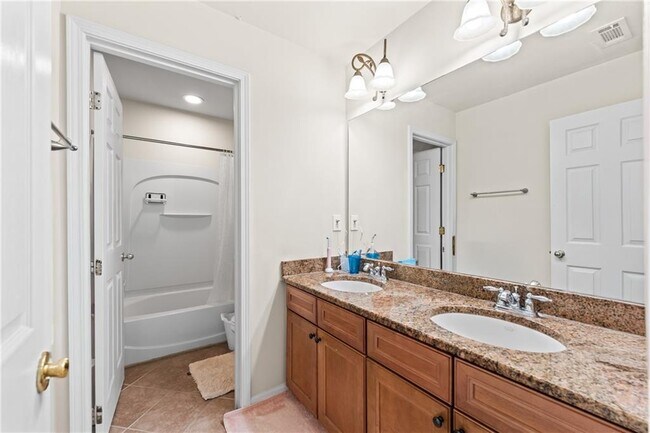 Building Photo - 11200 Brunson Dr