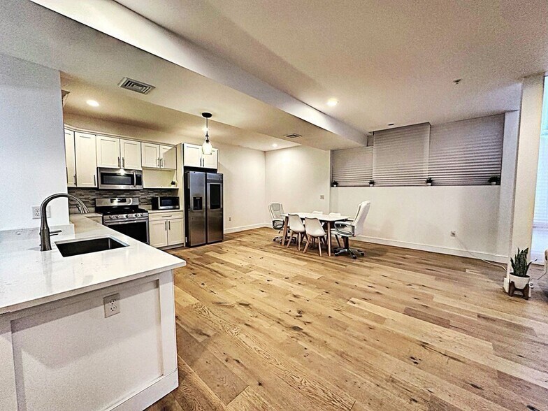 Building Photo - 17 Kearney Sq