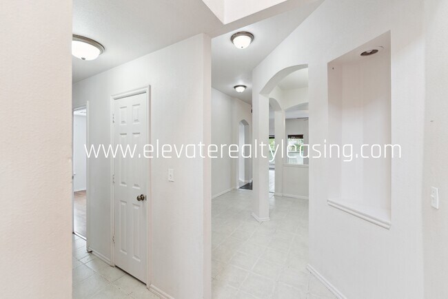 Building Photo - 1305 W Quincy St