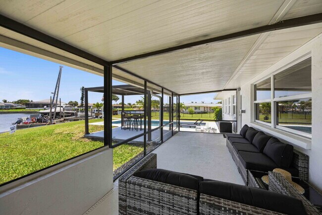 Building Photo - Waterfront beauty in Overbrook Gardens