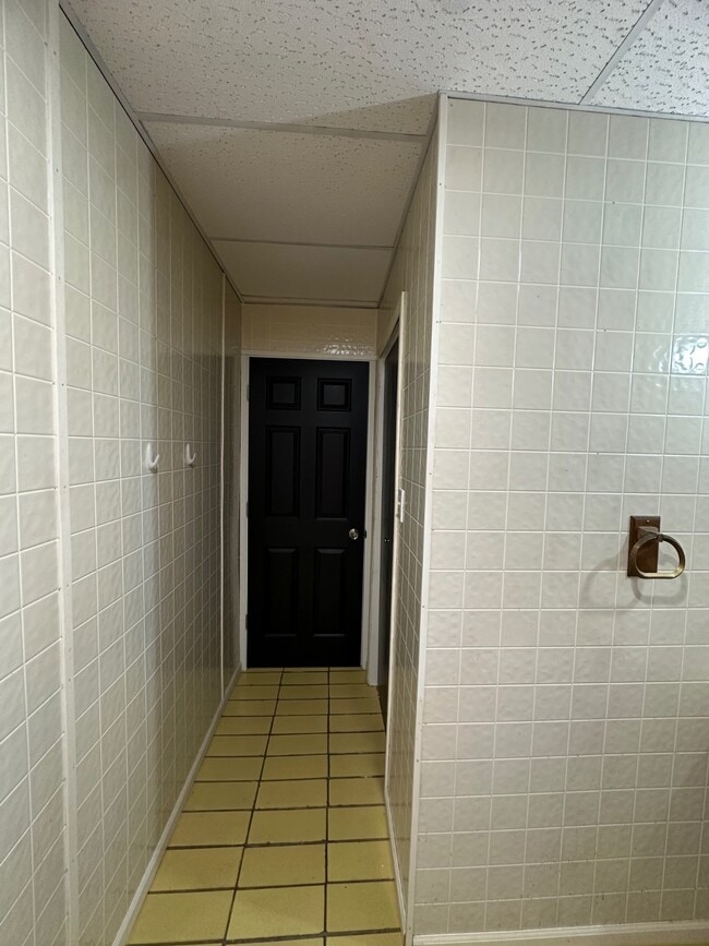 Building Photo - 103 S 8th St