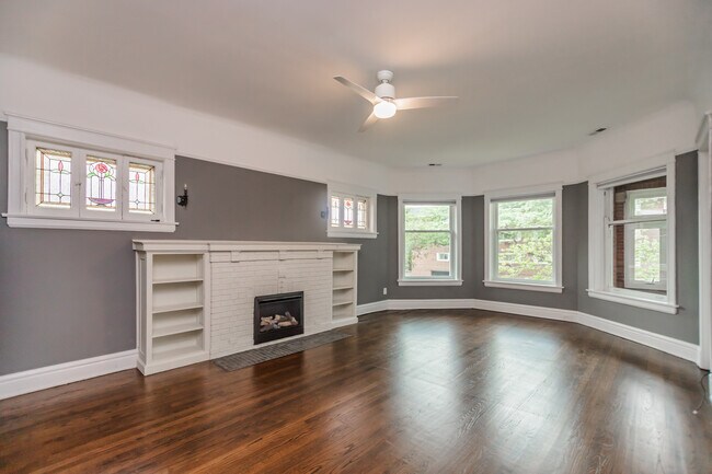 Building Photo - 334 S Oak Park Ave