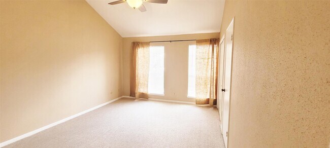 Building Photo - 7700 Creekbend Dr