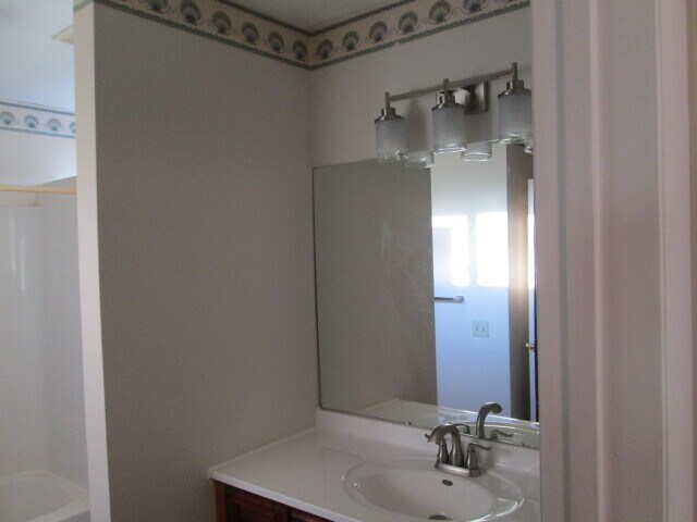 FULL BATH 2ND FL - 430 Thoreau St