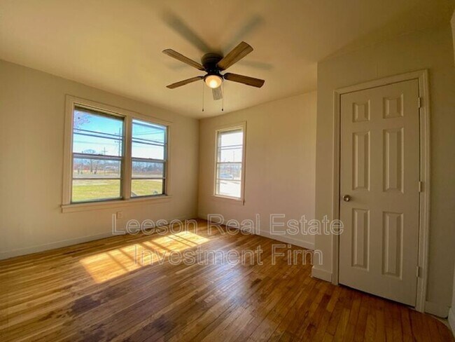 Building Photo - 547 Wyche St