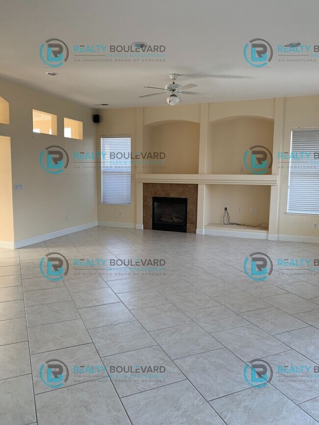 Building Photo - Beautiful 3 Bedroom, 2Bath, 3 Car Garage home in South Reno With Large Back Yard and Hot Tub!