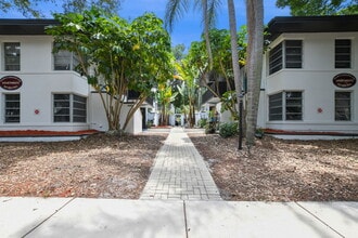 Building Photo - Palms @ Crescent Lake Apartments