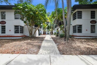 Building Photo - Palms @ Crescent Lake Apartments