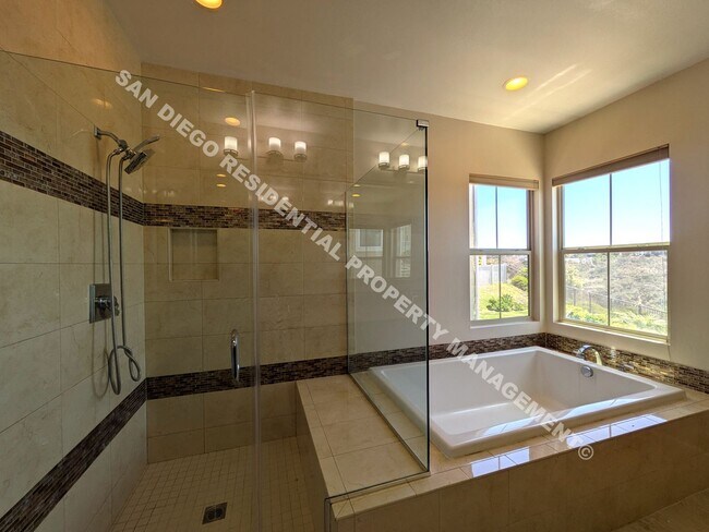Building Photo - Spectacular Sorrento Valley View Home Avai...