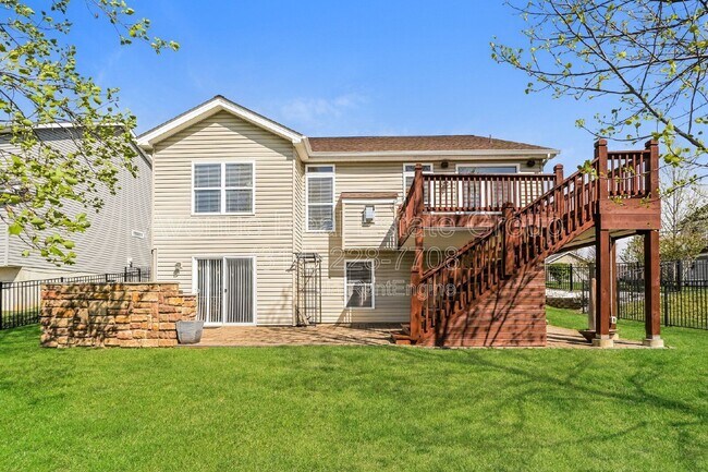 Building Photo - 730 Sunset Ln