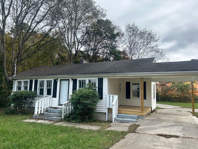 Building Photo - Charming 2 Bed, 1 Bath, Attached Carport a...