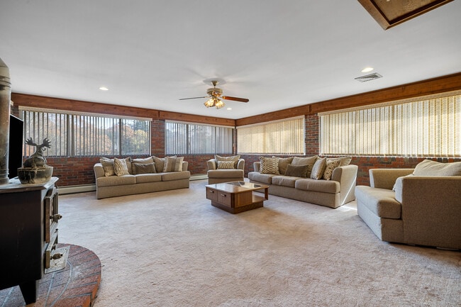 Building Photo - 117 Church Hill Rd