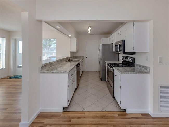 Building Photo - 1215 Mango Ave