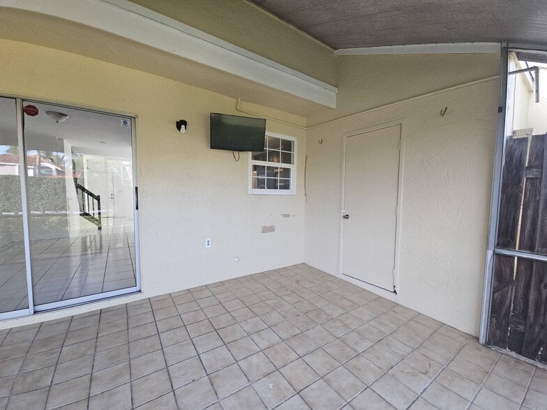 Building Photo - 2925 Belmont Ln