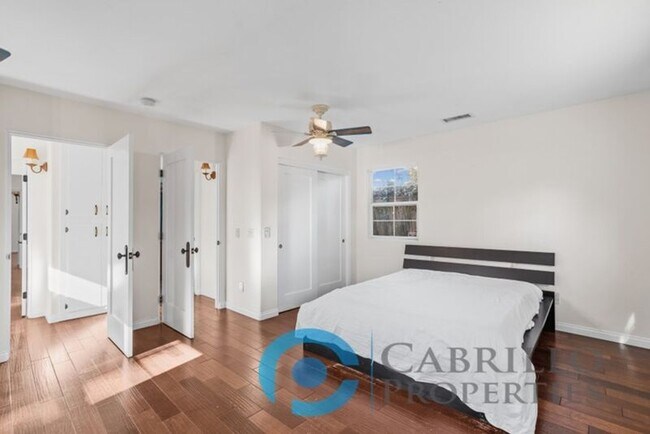 Building Photo - 7940 La Jolla Shores Dr