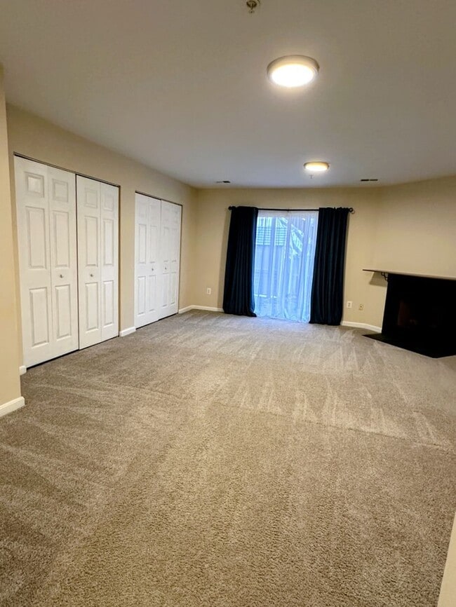 Building Photo - 3-Story End Unit Townhouse