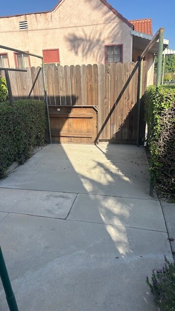 Building Photo - 116 S Chevy Chase Dr