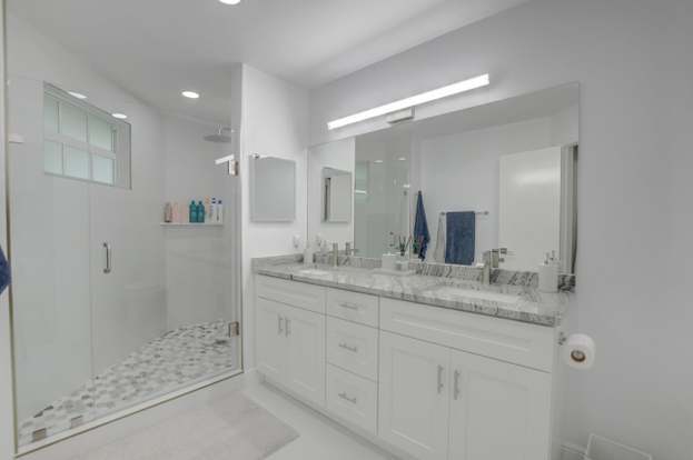 Building Photo - 6553 Via Regina