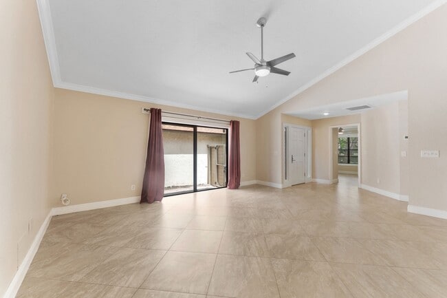 Building Photo - Stunning 3 BR/2 BA/2 Garage Single Family Home in  highly sought-after Sweetwater Oaks!