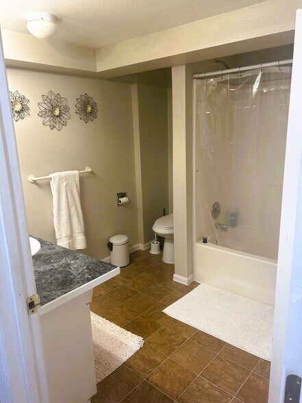 Building Photo - 8711 Bowdoin Way