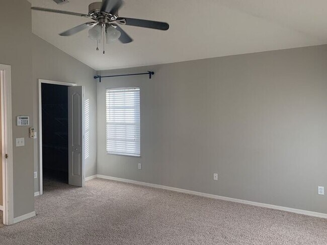 Building Photo - WESTCHASE - THE VINEYARDS