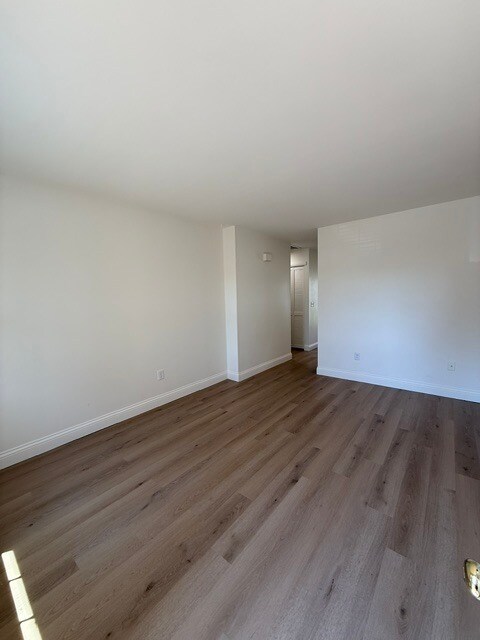 Building Photo - 853 Peach Hill Dr