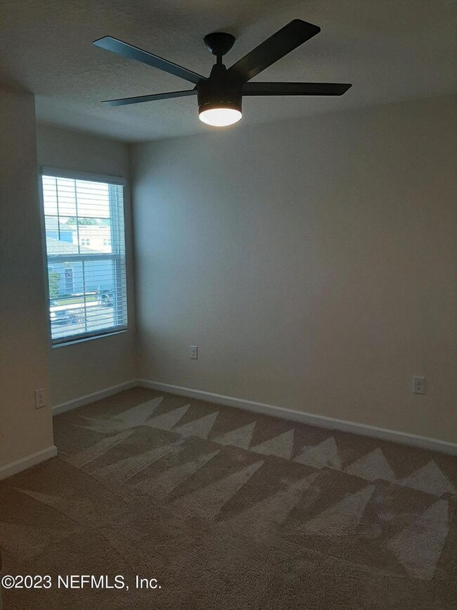 Building Photo - Beautiful 3/2.5 Townhouse located Oakleaf!