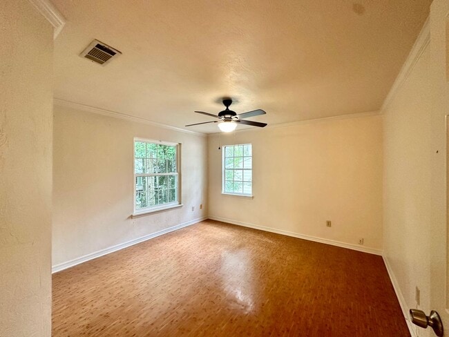 Building Photo - Spacious 3-Bedroom Townhome in Highly Soug...