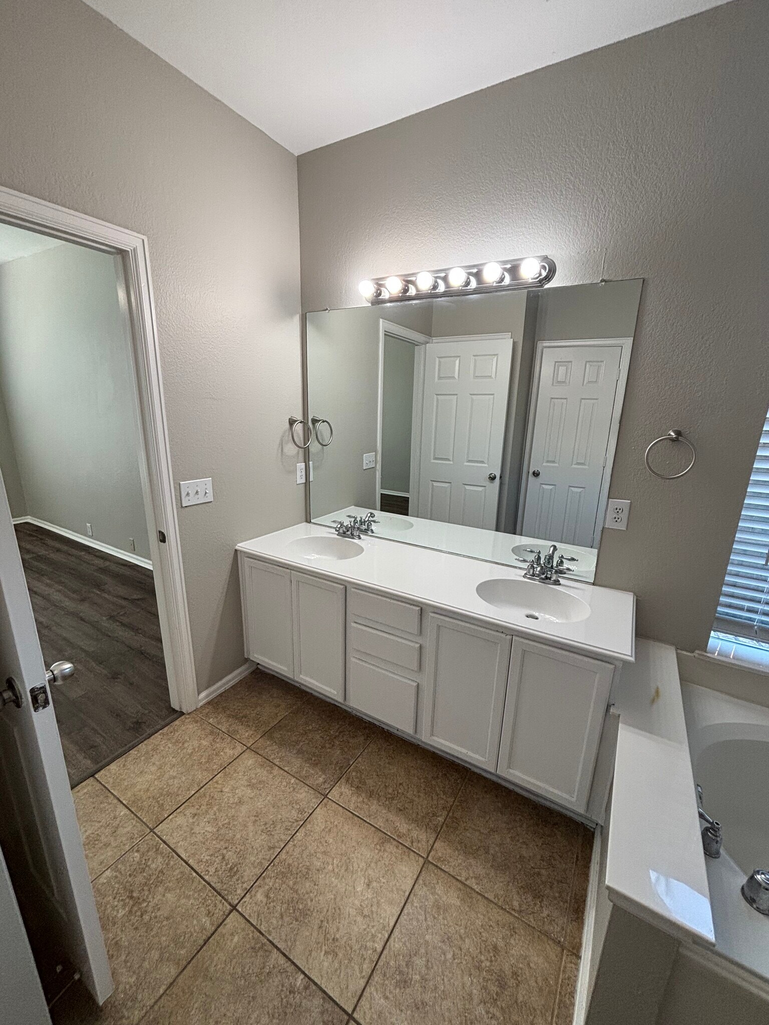 Building Photo - 2756 Thorncreek Ln