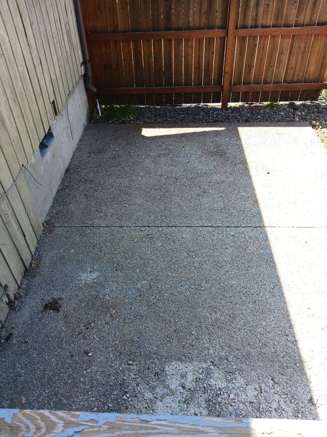 Building Photo - 708 Highland Dr