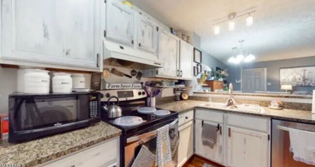 Building Photo - 2BR/ 1.5BA Townhouse in Bearden w/ 1 car garage