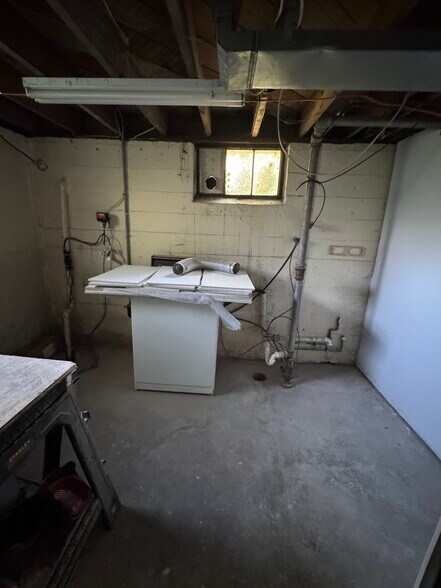 Building Photo - 4209 Oakridge Dr