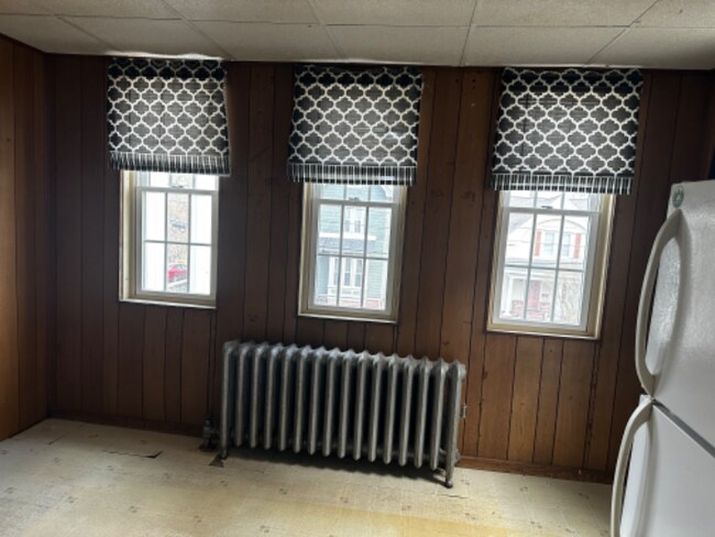 Building Photo - 243 Main St