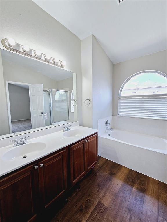 Building Photo - 789 Covent Dr