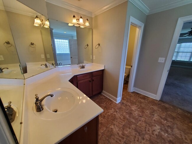 Building Photo - 486 Bell Cir