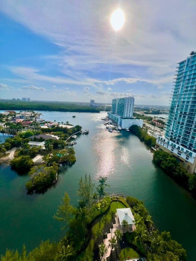 Building Photo - 16500 Collins Ave