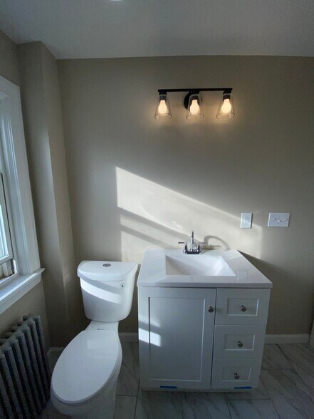 Building Photo - 41 N Kossuth St