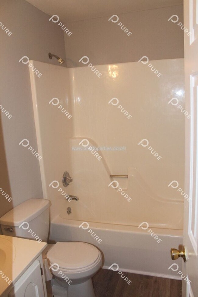 Building Photo - 2817 Wynterhall Rd SE