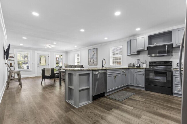 Building Photo - 822 Parkwood Ave