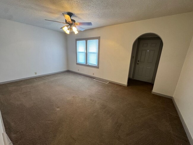 Building Photo - Main level house available for rent