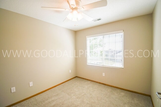 Building Photo - Single Family Home with Fenced Yard and Finished Basement within Waukee School District